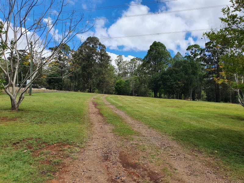 17 GRANTS ROAD, Benarkin QLD 4306