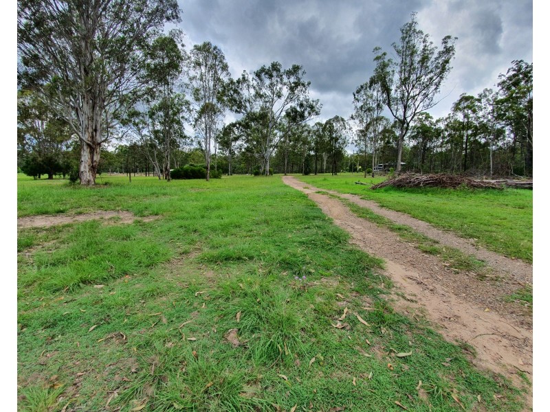 4 60 Cameron Road, Blackbutt QLD 4306