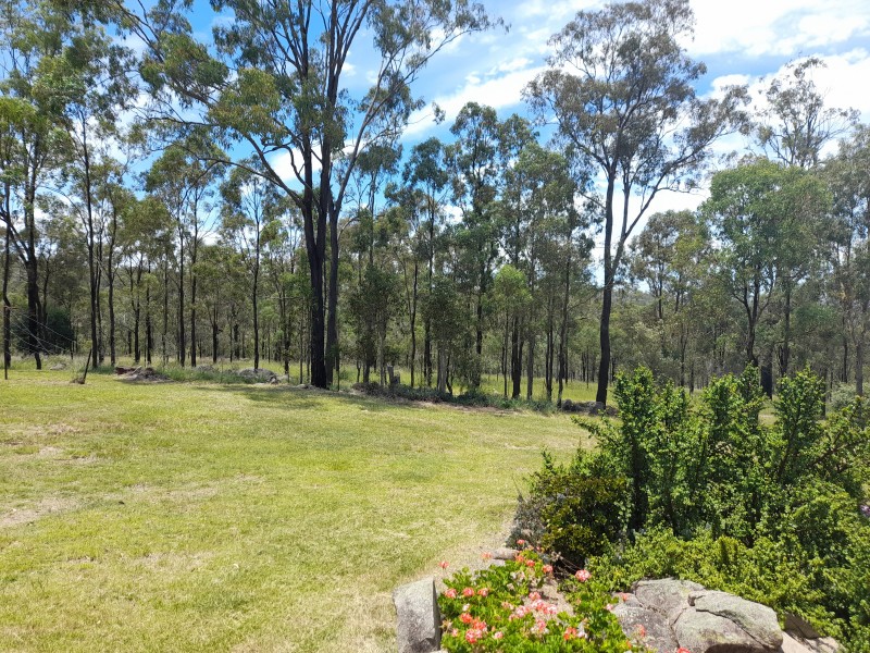 27 Stretton Drive, Blackbutt QLD 4306