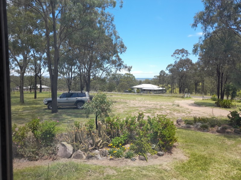 27 Stretton Drive, Blackbutt QLD 4306