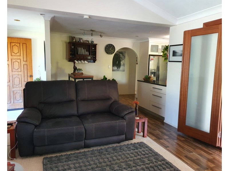 10 HART STREET, Blackbutt QLD 4306