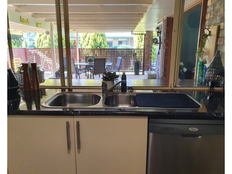 10 HART STREET, Blackbutt QLD 4306