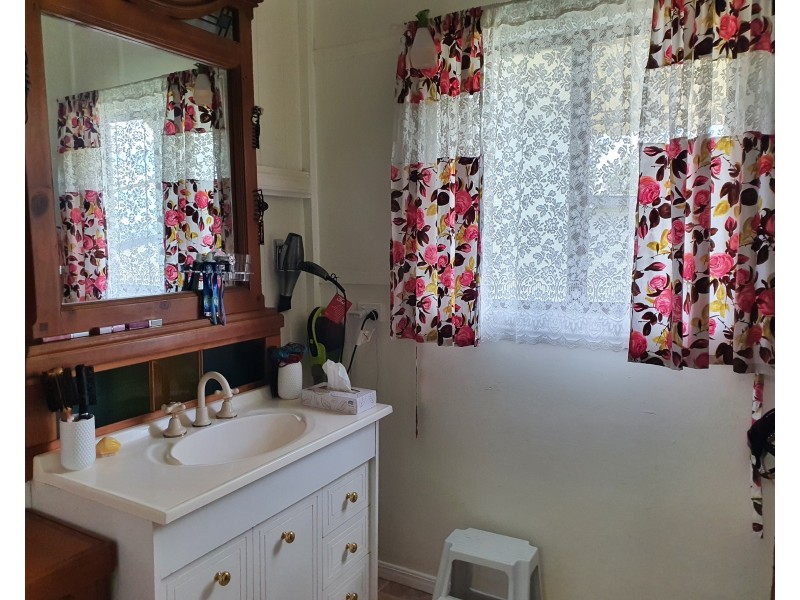 14 James Street, Blackbutt QLD 4306