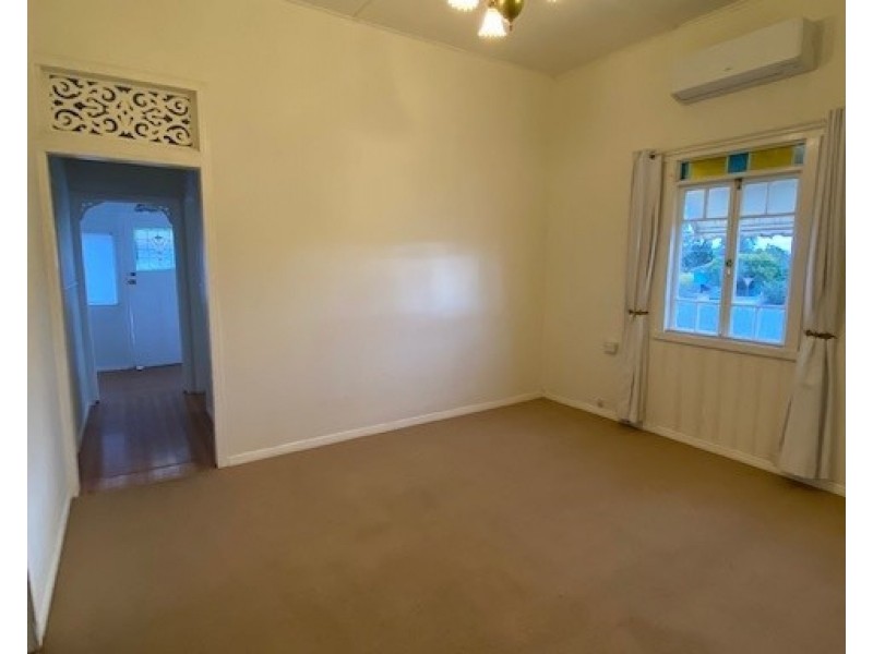 14 James Street, Blackbutt QLD 4306