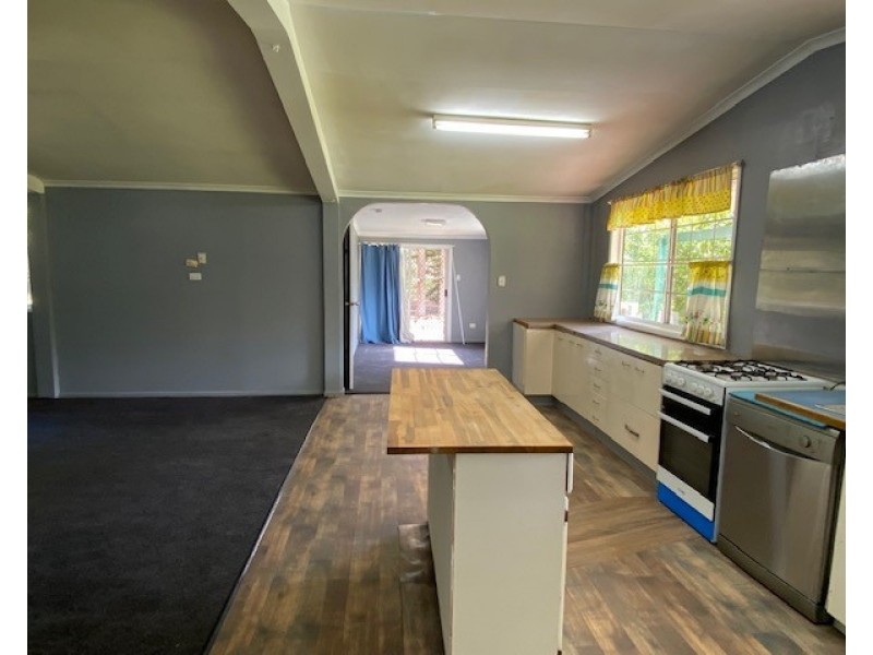 41 Simpson Road, Benarkin QLD 4306