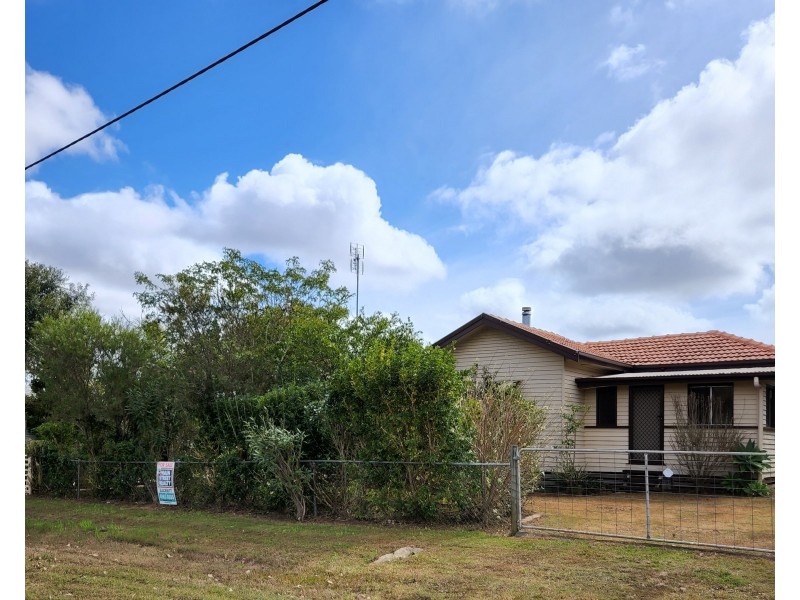 10 Fern Street, Blackbutt QLD 4306