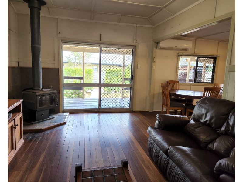 10 Fern Street, Blackbutt QLD 4306