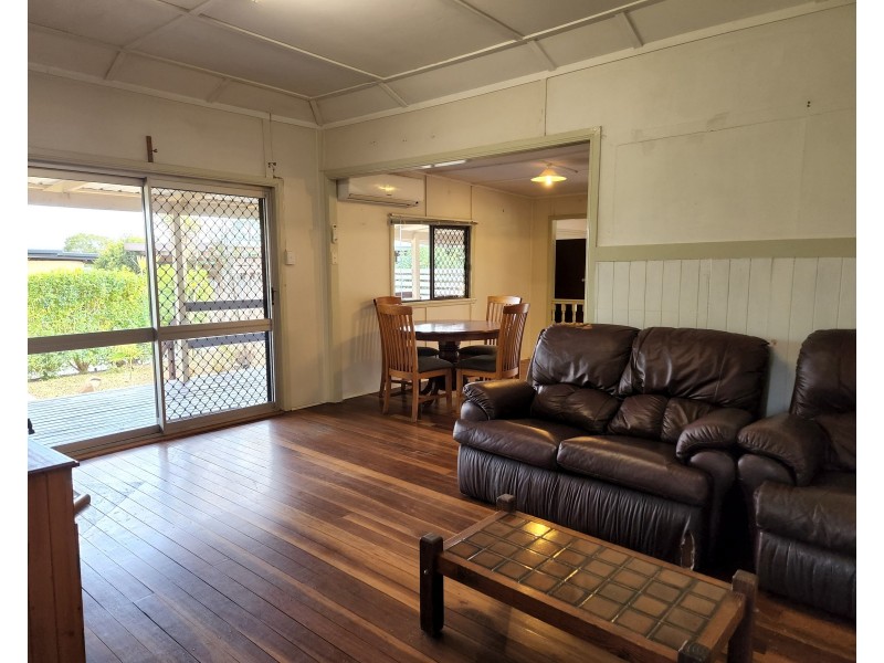 10 Fern Street, Blackbutt QLD 4306