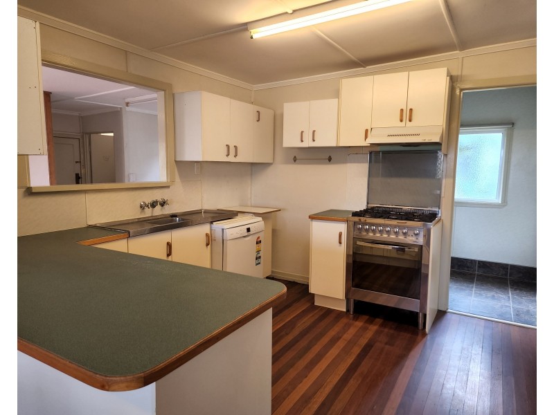 10 Fern Street, Blackbutt QLD 4306