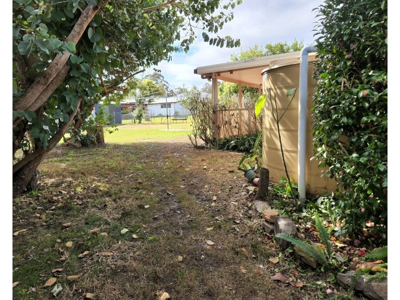 10 Fern Street, Blackbutt QLD 4306