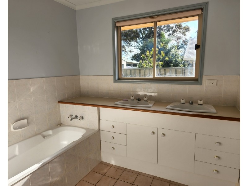 25    MILLER ST, Blackbutt QLD 4306