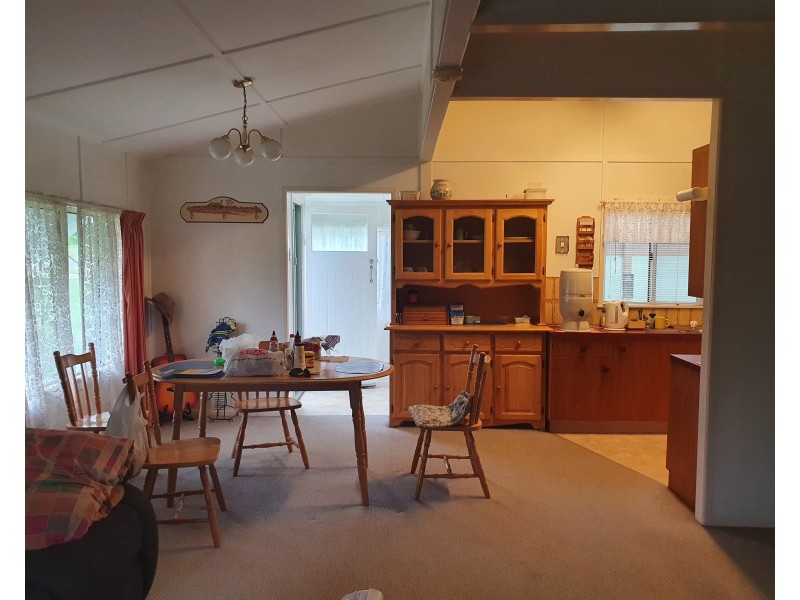 21 Fern Street, Blackbutt QLD 4306