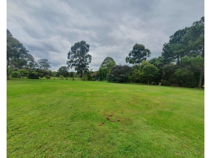 13 Griffin Road, Blackbutt QLD 4306