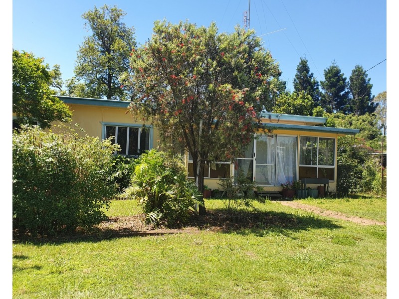 6 Douglas Street, Blackbutt QLD 4306