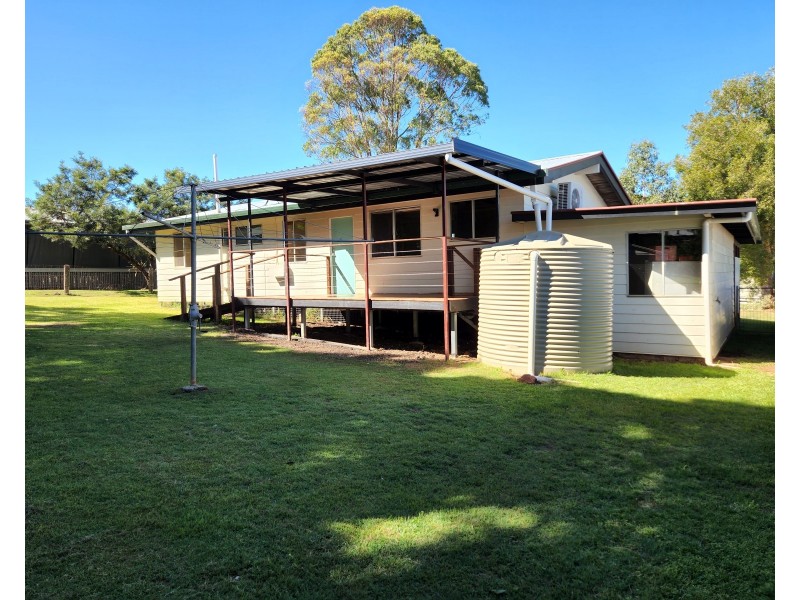 28 Fern Street, Blackbutt QLD 4306