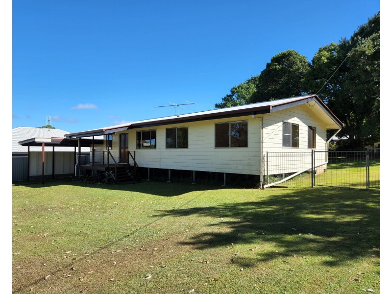 28 Fern Street, Blackbutt QLD 4306