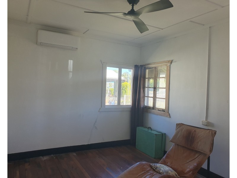 18 Henry Street, Nanango QLD 4615