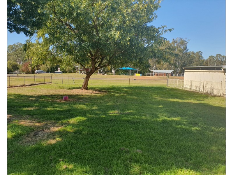 18 Henry Street, Nanango QLD 4615