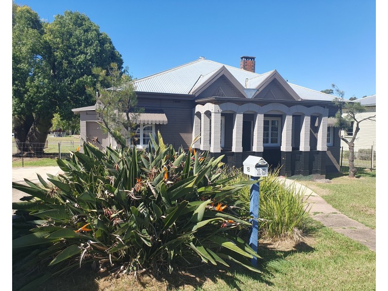 18 Henry Street, Nanango QLD 4615