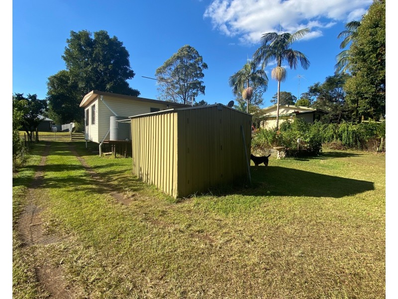 33 Fern Street, Blackbutt QLD 4306