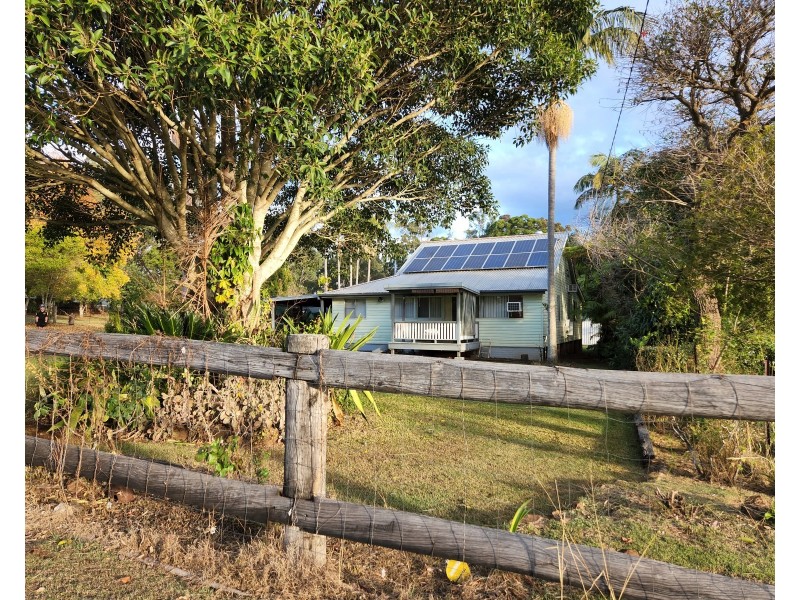 25 Fern Street, Blackbutt QLD 4306