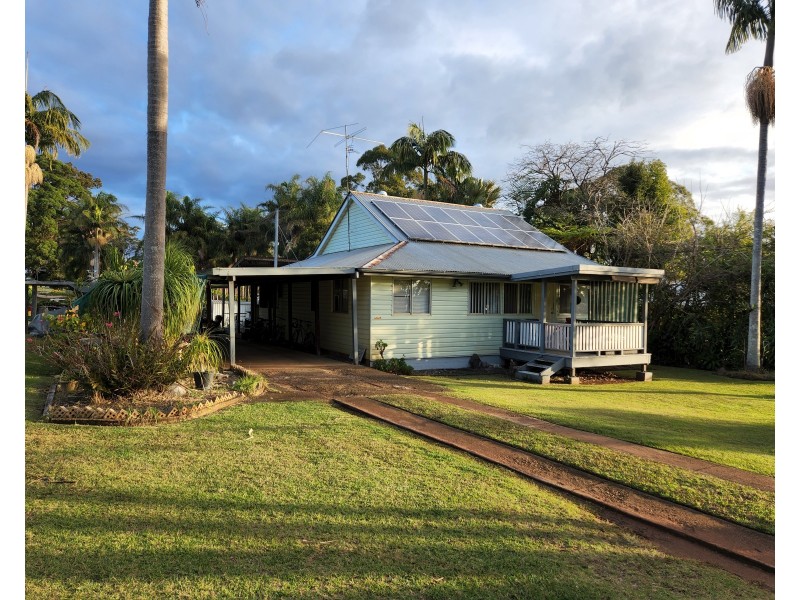 25 Fern Street, Blackbutt QLD 4306