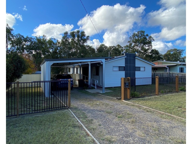 8 Hawthorne Street, Nanango QLD 4615