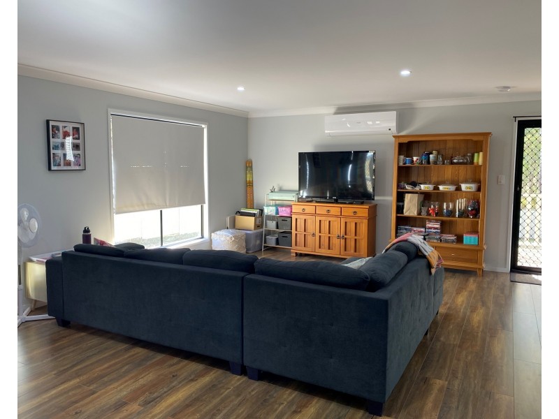 8 Hawthorne Street, Nanango QLD 4615