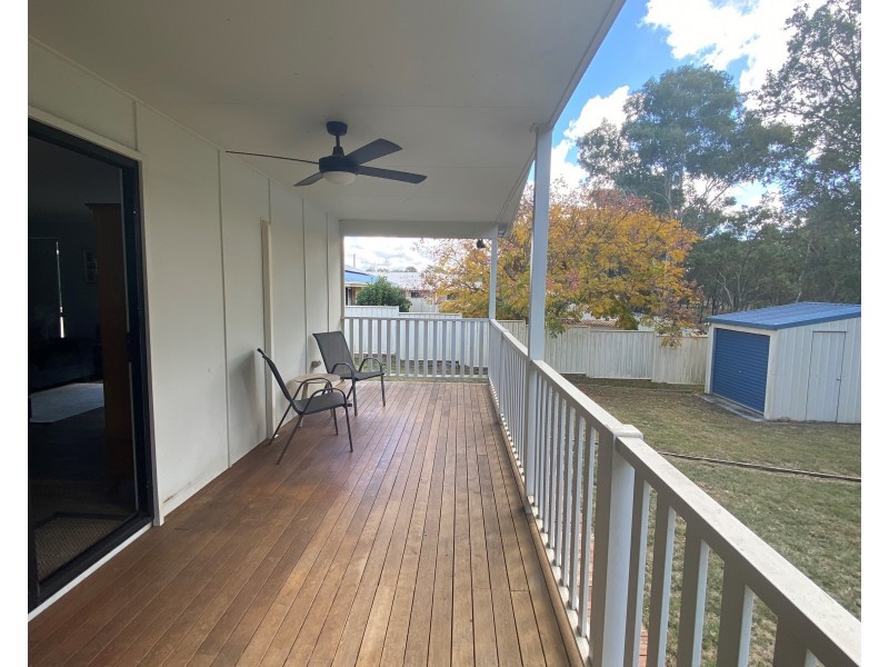 8 Hawthorne Street, Nanango QLD 4615