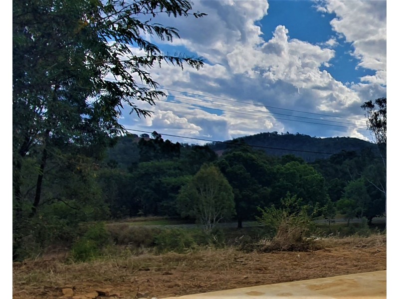 8 Railway Terrace, Moore QLD 4306