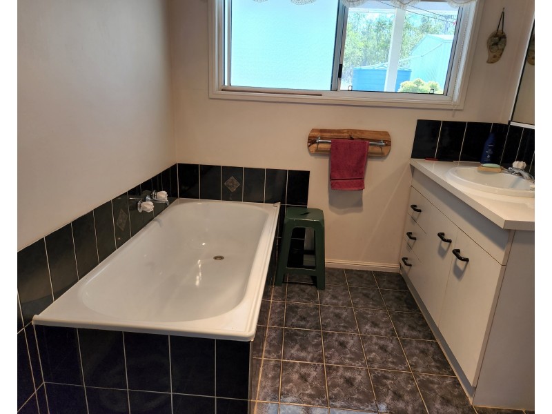 26 TAROMEO COURT, Blackbutt QLD 4306