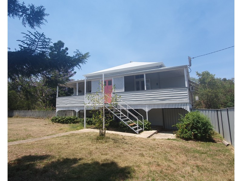 17 Drayton Street, Nanango QLD 4615