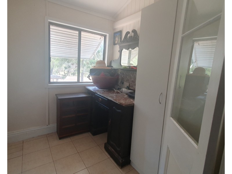 17 Drayton Street, Nanango QLD 4615