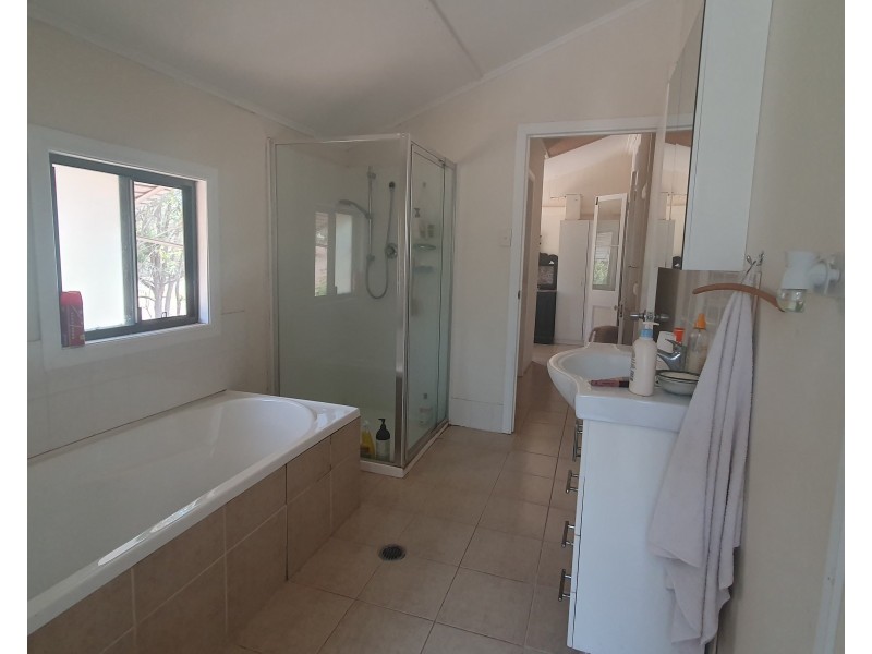 17 Drayton Street, Nanango QLD 4615