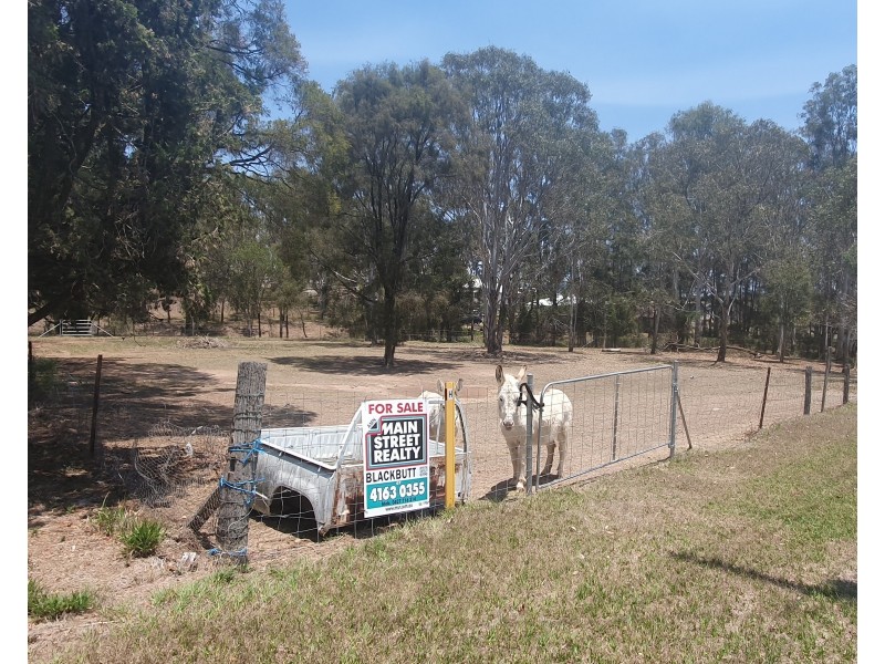 17 Drayton Street, Nanango QLD 4615