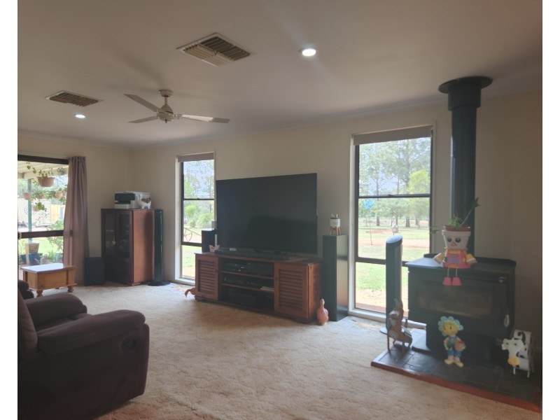 115  Crumpton Drive, Blackbutt QLD 4306