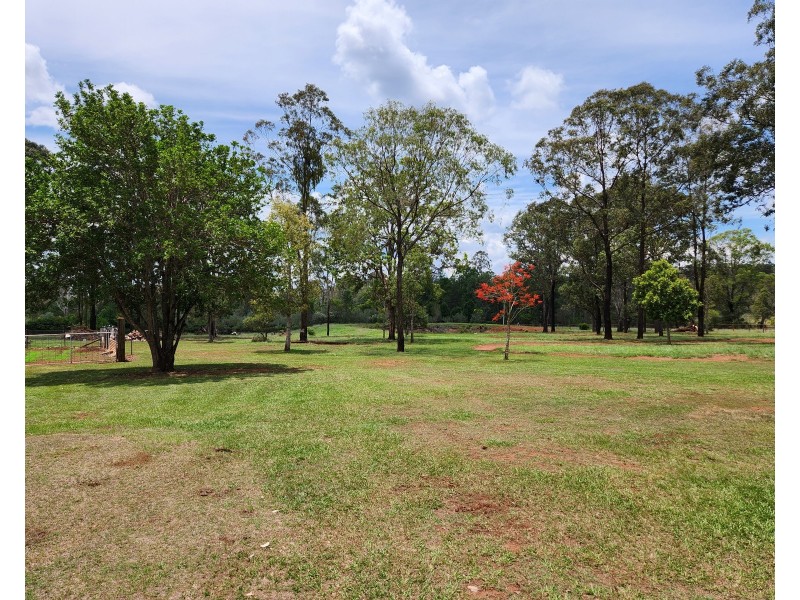 115  Crumpton Drive, Blackbutt QLD 4306