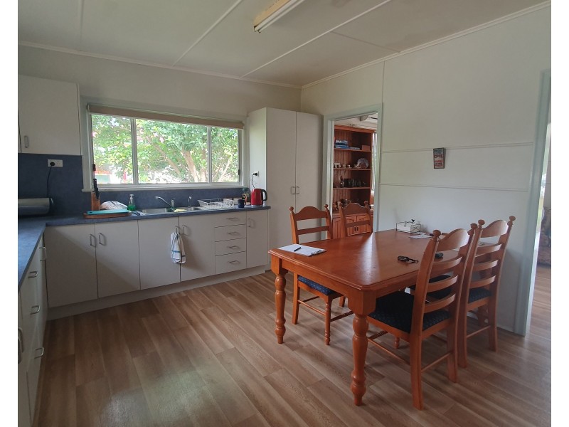 6 Douglas Street, Blackbutt QLD 4306