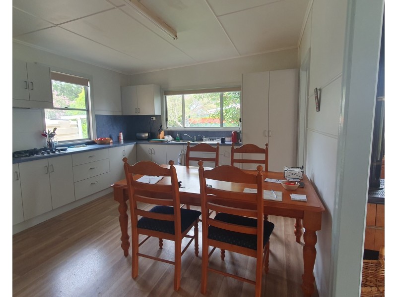 6 Douglas Street, Blackbutt QLD 4306