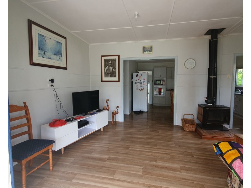 6 Douglas Street, Blackbutt QLD 4306