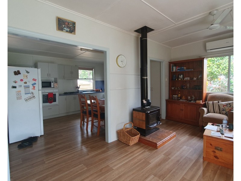 6 Douglas Street, Blackbutt QLD 4306