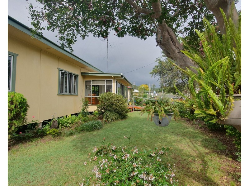 6 Douglas Street, Blackbutt QLD 4306