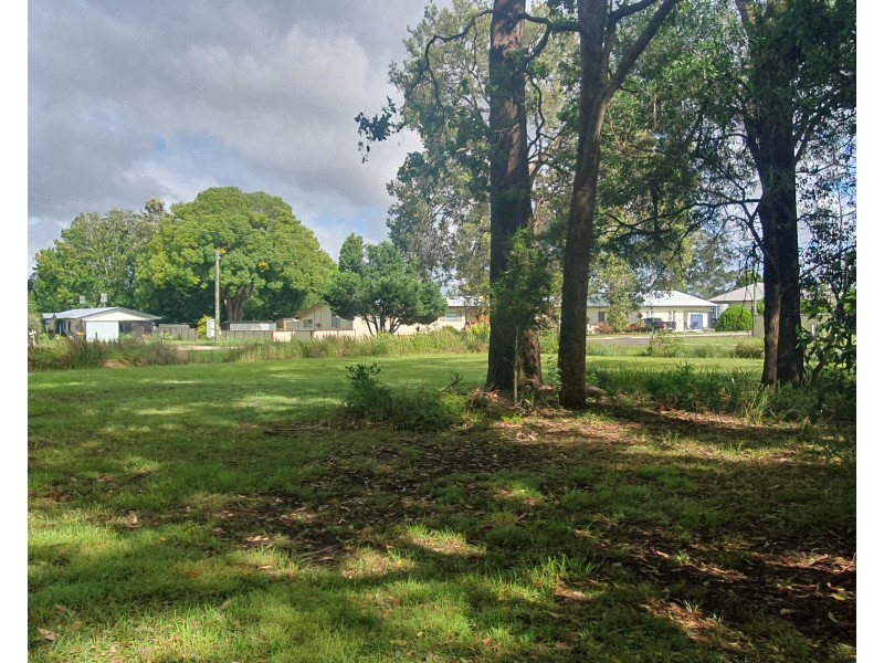 16 Margaret Street, Blackbutt QLD 4306