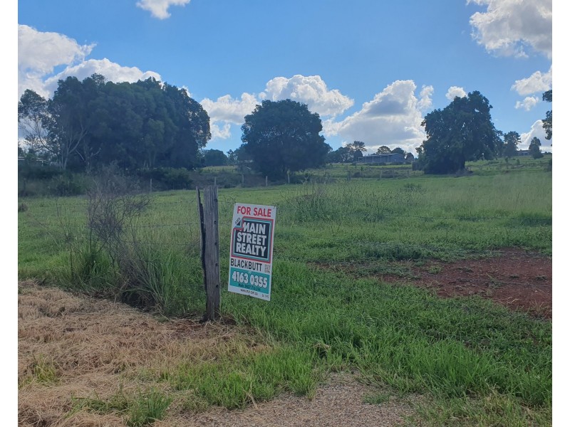 2  Bowman Road, Blackbutt QLD 4306