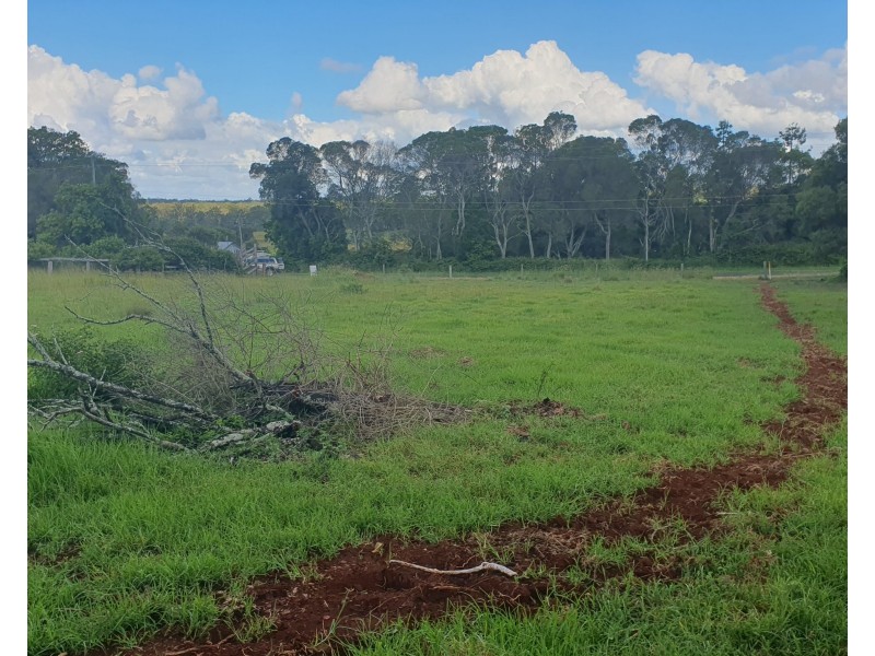 2  Bowman Road, Blackbutt QLD 4306