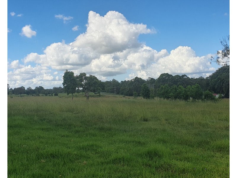 2  Bowman Road, Blackbutt QLD 4306