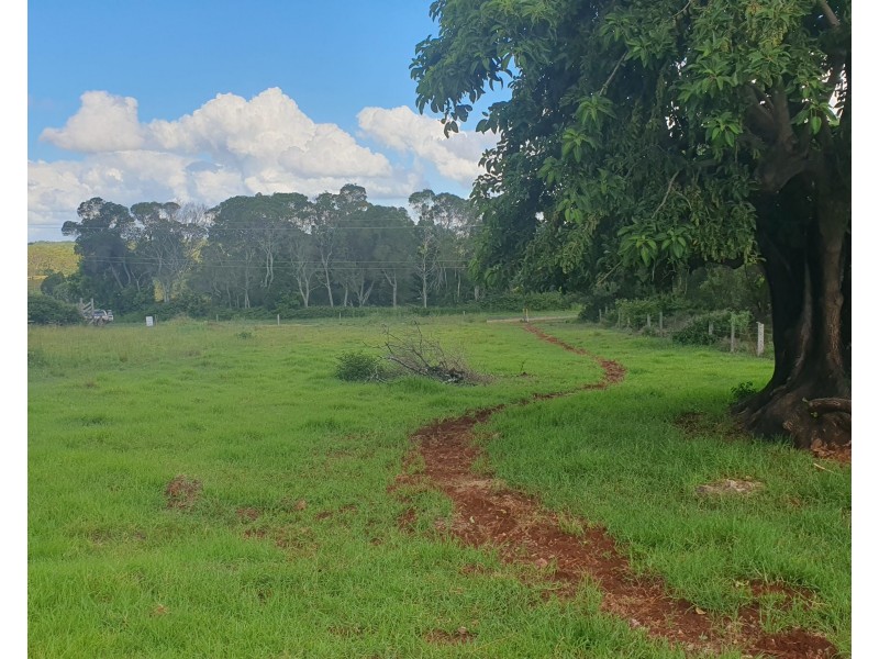 2  Bowman Road, Blackbutt QLD 4306