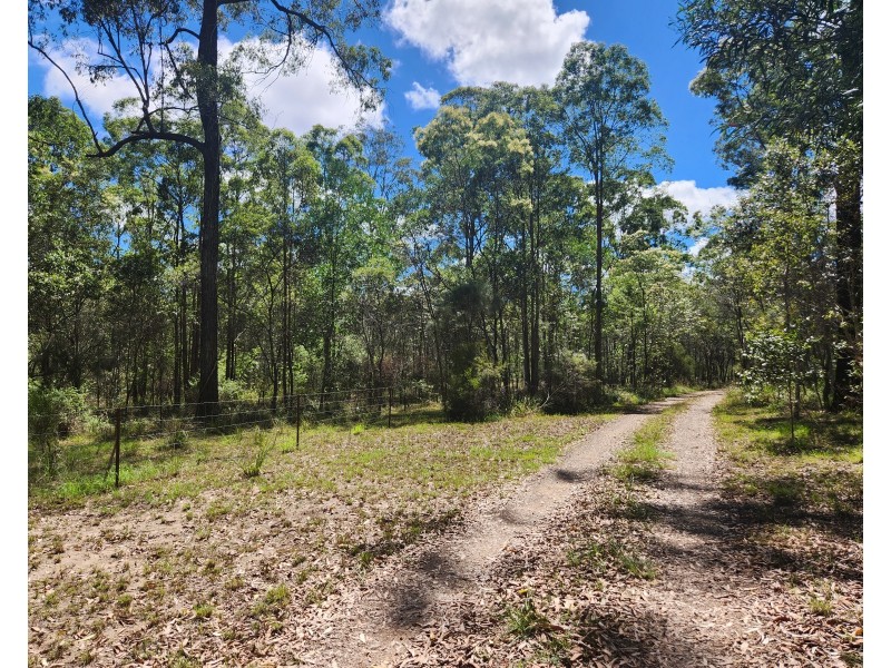 268 Crumpton drive, Blackbutt QLD 4306