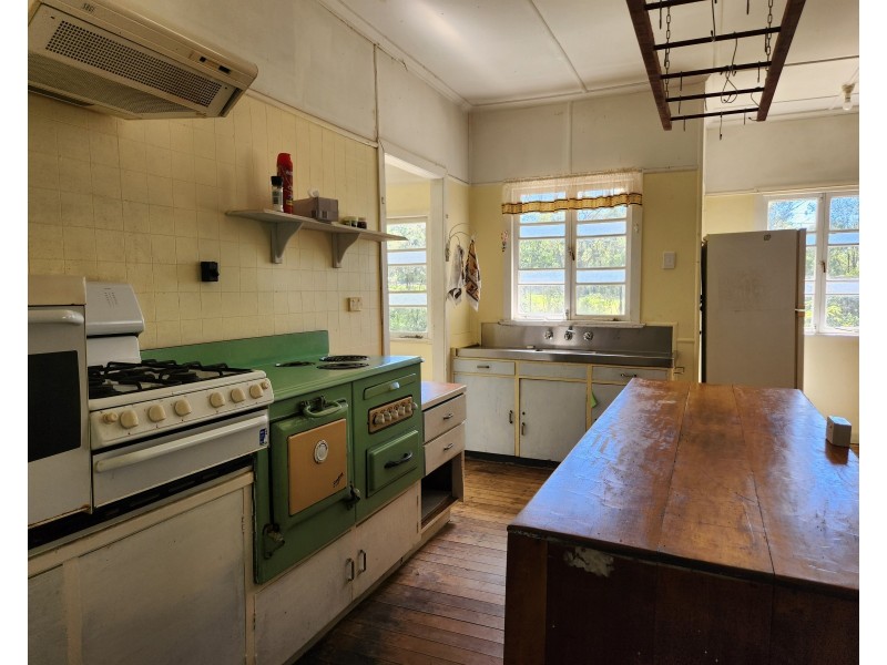 49 Franks road, Blackbutt QLD 4306