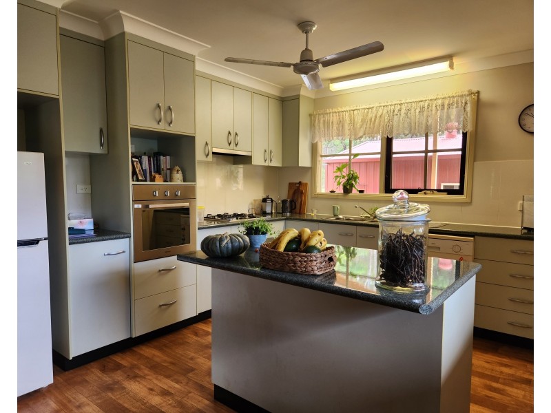124 Anita Road, Blackbutt QLD 4306